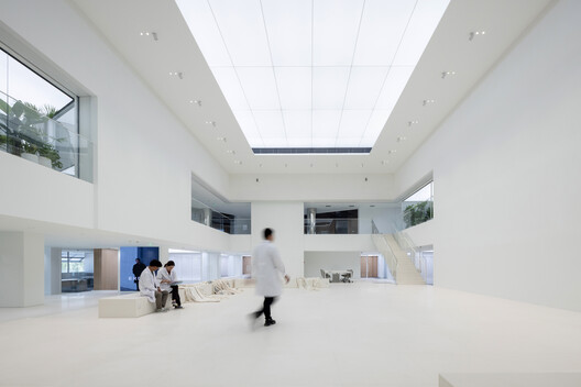 羊绒技术中心 / waa 未觉建筑 - 室内图, 玻璃