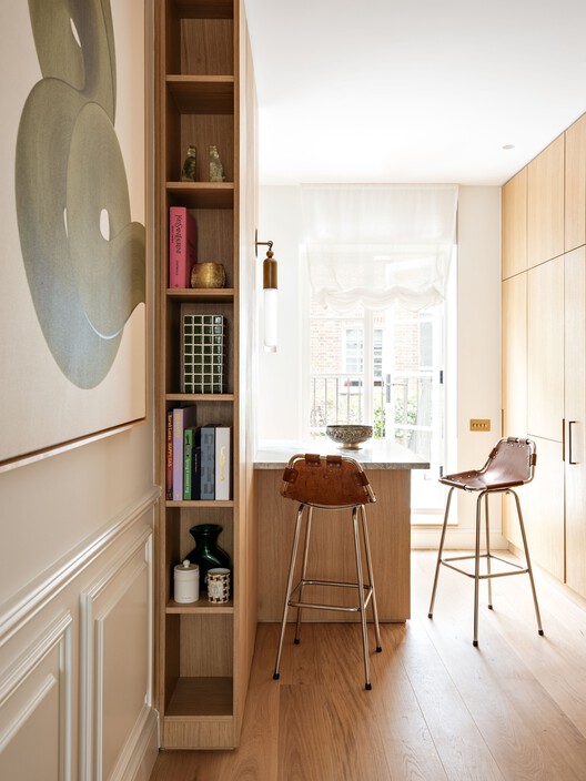 Notting Hill Flat / WER Studio - Fotografia de Interiores, Armário, Prateleira, Madeira, Iluminação, Mesa