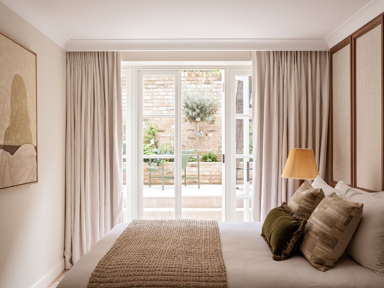 Notting Hill Flat / WER Studio - Fotografia de Interiores, Dormitório, Cama, Madeira, Iluminação