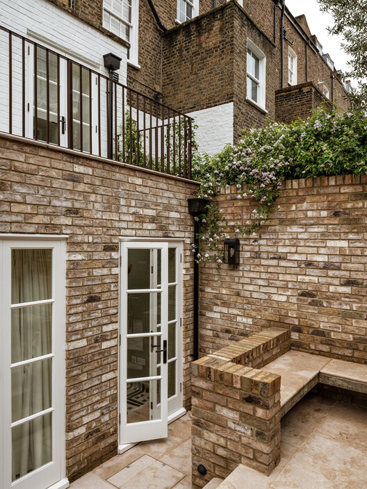 Notting Hill Flat / WER Studio - Fotografia de Exterior, Tijolo, Porta, Escada, Aido