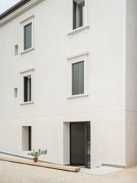 Palazzo Vittoria Building Renovation / CLAB Architettura Palazzo Vittoria Building Renovation / CLAB Architettura - Interior Photography, Concrete