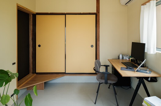 House in Akashi / Akio Isshiki Architects - Interior Photography, Wood, Lighting, Door