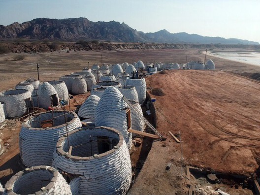 Beyond Disaster Relief: The Evolution of Super-Adobe Into Permanent Structures in Hormuz, Iran - Image 9 of 9