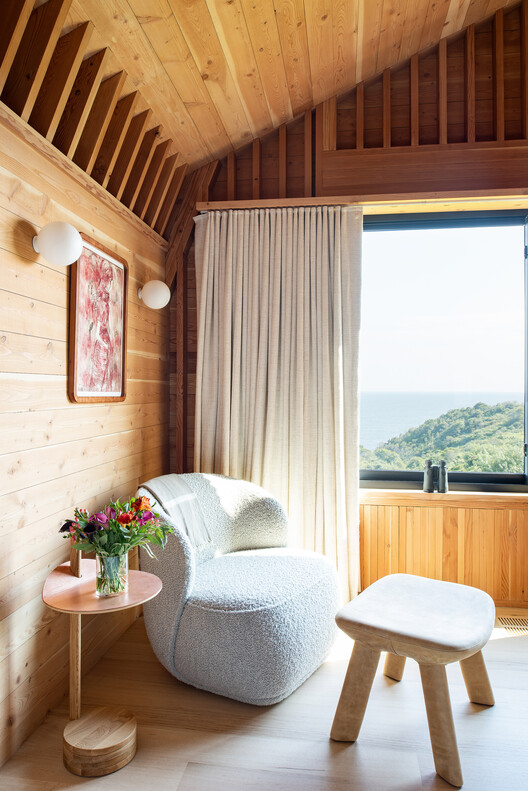 Mohegan Trail Residence / Bates Masi + Architects - Interior Photography, Wood, Bedroom, Chair