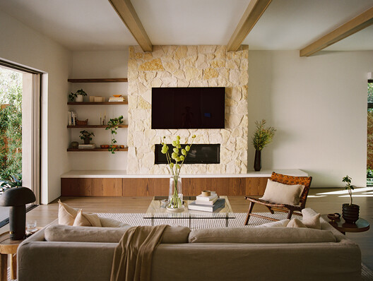 Ramos Residence / Venn Studio Ramos Residence / Venn Studio - Interior Photography, Living Room, Wood, Sofa, Lighting, Table