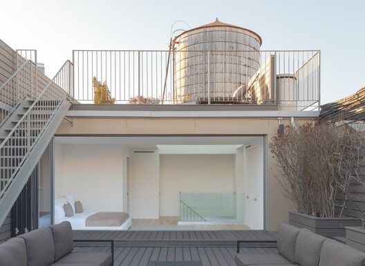 Wooster Penthouse / FORRM Architects Wooster Penthouse / FORRM Architects - Exterior Photography, Balcony, Handrail