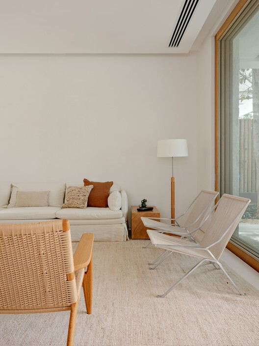 Casa Laranjeiras / Felipe Hess Arquitetos - Fotografía interior, Sala de estar, Madera, Sillas