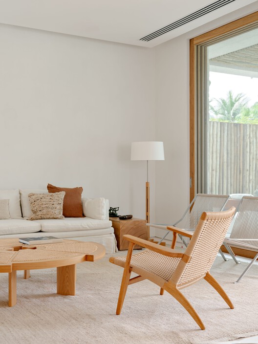 Casa Laranjeiras / Felipe Hess Arquitetos - Fotografía interior, Sala de estar, Madera, Sillas