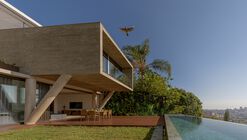 Casa Lua / TETRO Arquitetura