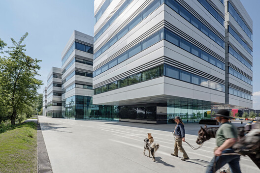 How Will BIM 2.0, AI Assistance, and Integrated Workflows Shape the Architect’s Design Experience? - Image 13 of 18