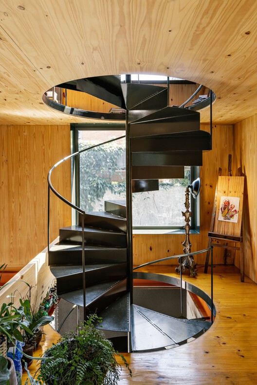 托卡住宅 / ARKITITO Arquitetura 托卡住宅 / ARKITITO Arquitetura - 室内图, 楼梯, 木头, 灯, 扶手