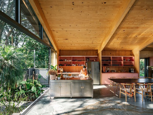 托卡住宅 / ARKITITO Arquitetura 托卡住宅 / ARKITITO Arquitetura - 室内图, 厨房, 木头, 梁, 椅子