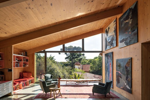 托卡住宅 / ARKITITO Arquitetura 托卡住宅 / ARKITITO Arquitetura - 室内图, 起居室, 木头, 梁, 椅子