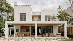 Casa Laranjeiras / Felipe Hess Arquitetos