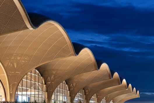 Techo International Airport by Foster + Partners Opens in Phnom Penh, Cambodia Techo International Airport by Foster + Partners Opens in Phnom Penh, Cambodia - Image 3 of 9