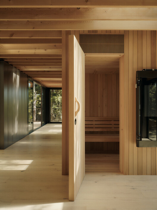 Pavilhão na Floresta de Carvalhos / Mork-Ulnes Architects  - Imagem 4 de 19