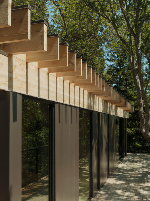 Pavilhão na Floresta de Carvalhos / Mork-Ulnes Architects  - Imagem 6 de 19