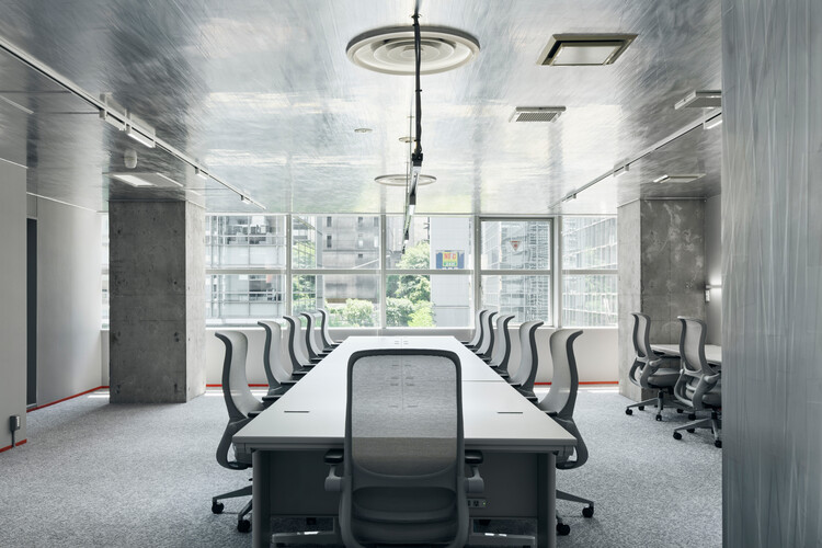 集英社 TOON FACTORY 办公室 – 二期 / GAMMA 建筑事务所 - 室内图, 椅子, 灯, 玻璃
