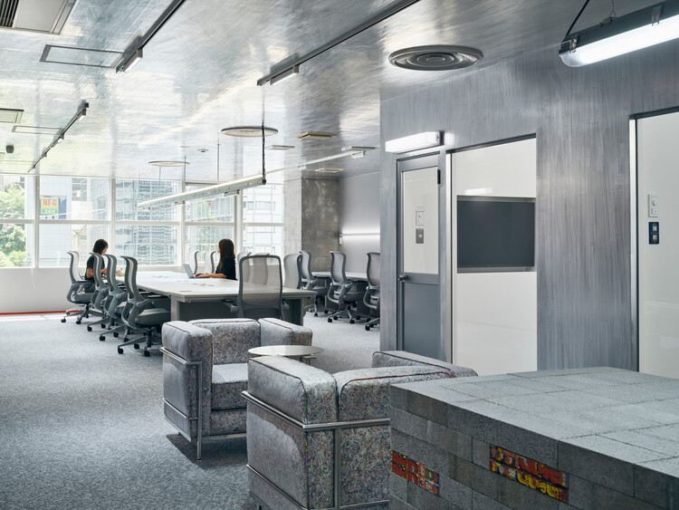 集英社 TOON FACTORY 办公室 – 二期 / GAMMA 建筑事务所 - 室内图, 灯, 椅子, 玻璃