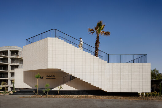 Samian Dormitory Office Building / Ashari Architects