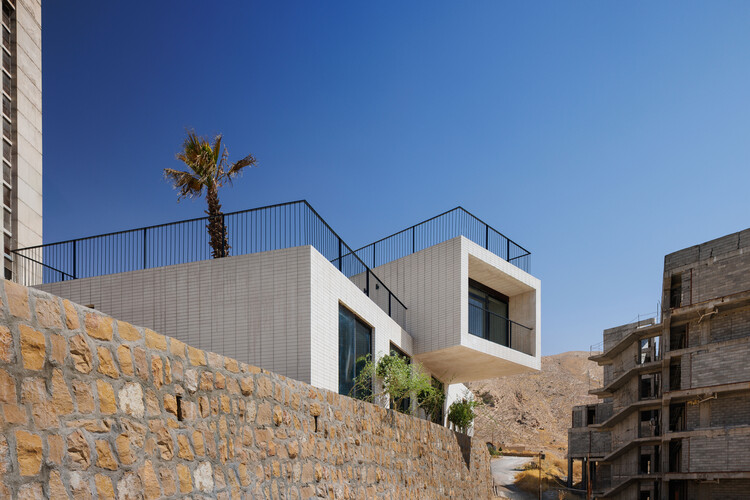 萨米安宿舍行政楼 / Ashari Architects - 建筑图, 阳台