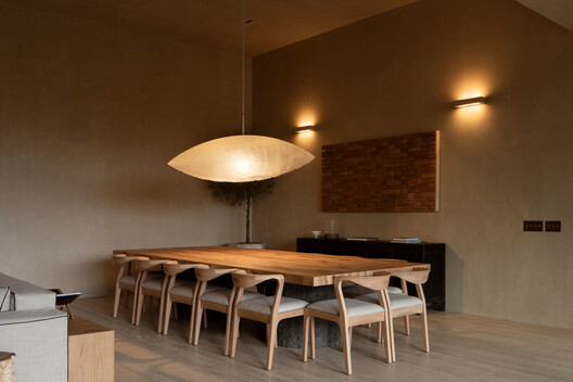 Casa San Francisco / Jorge Garibay Arquitectos - Fotografia de Interiores, Sala de Jantar, Madeira, Mesa, Iluminação, Cadeira