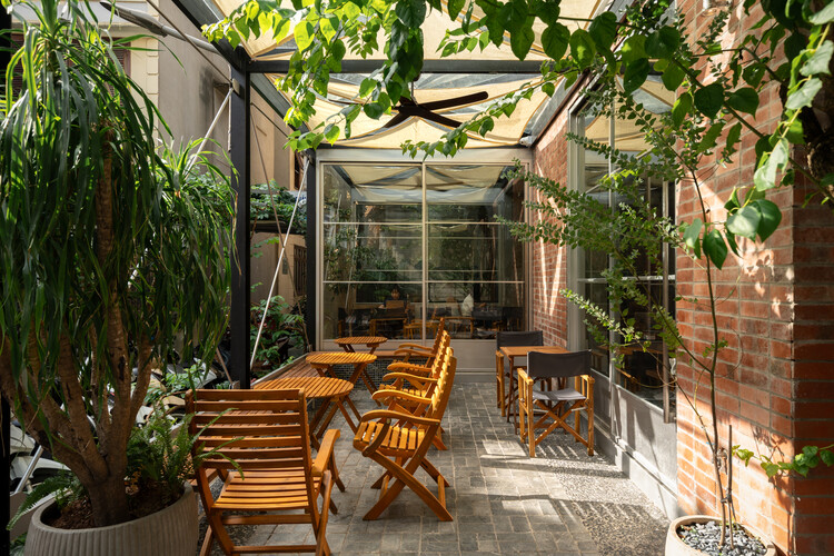 Padaria Fours Signature / Mor studio - Fotografia de Interiores, Sala de Jantar, Mesa, Cadeira, Vidro, Aido, Pátio