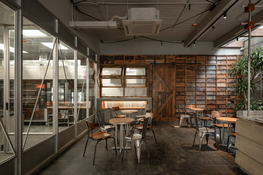 Padaria Fours Signature / Mor studio - Fotografia de Interiores, Sala de Jantar, Madeira, Iluminação, Vidro, Cadeira, Viga