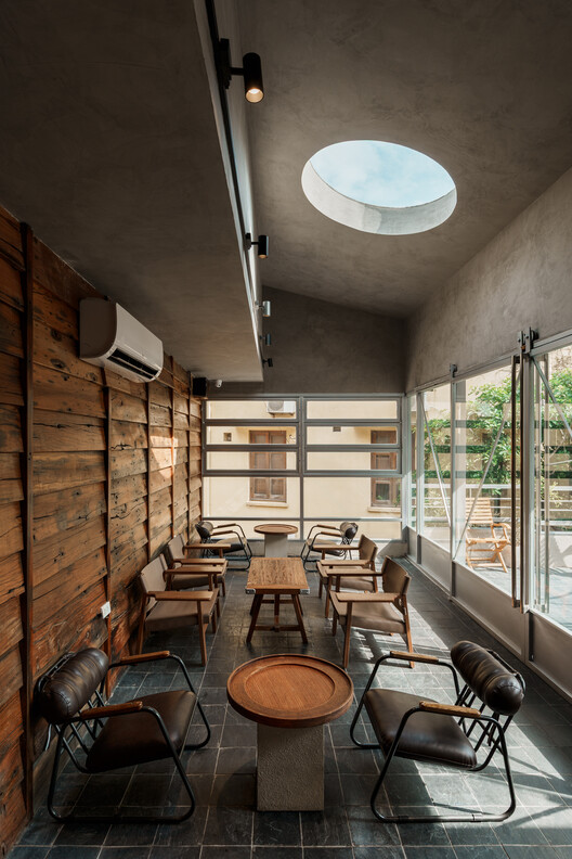 Padaria Fours Signature / Mor studio - Fotografia de Interiores, Sala de Estar, Madeira, Iluminação, Mesa, Cadeira