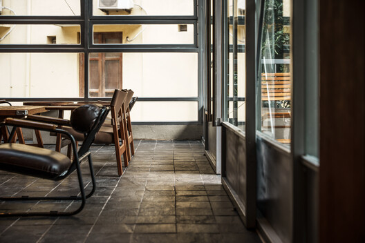 Padaria Fours Signature / Mor studio - Fotografia de Interiores, Madeira, Iluminação, Vidro, Cadeira