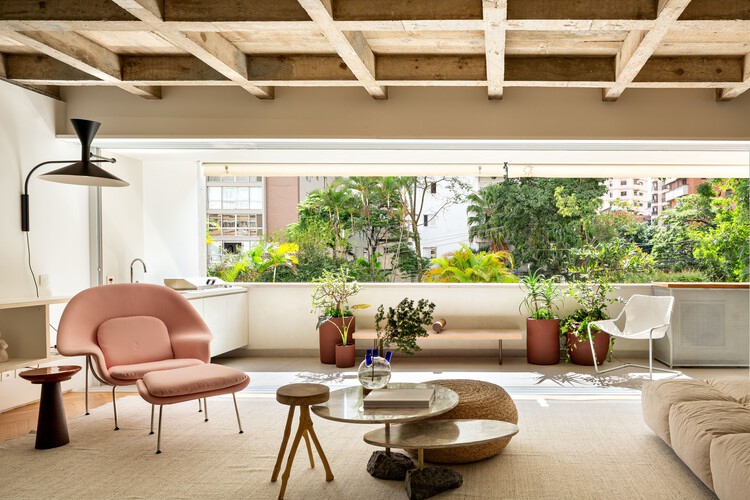 Apartamento Franca / Ana Sawaia Arquitetura - Fotografia de Interiores, Sala de Estar, Mesa, Cadeira