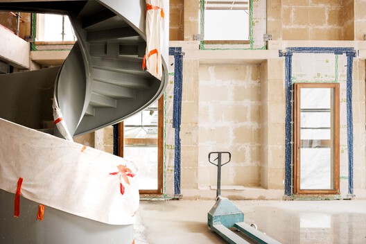 iXcampus 设计学院 / SAME architectes iXcampus 设计学院 / SAME architectes - 室内图, 木头, 楼梯, 扶手