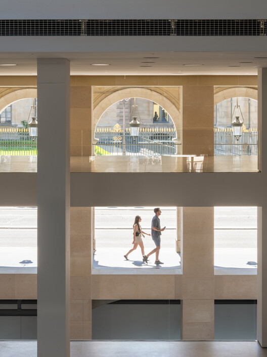 “展览的机器”，卡地亚基金会新址 / Ateliers Jean Nouvel - 室内图, 玻璃, 柱, 拱廊