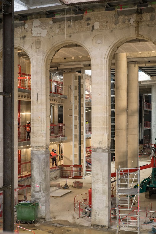 “展览的机器”，卡地亚基金会新址 / Ateliers Jean Nouvel - 室内图, 柱, 玻璃, 拱廊, 梁