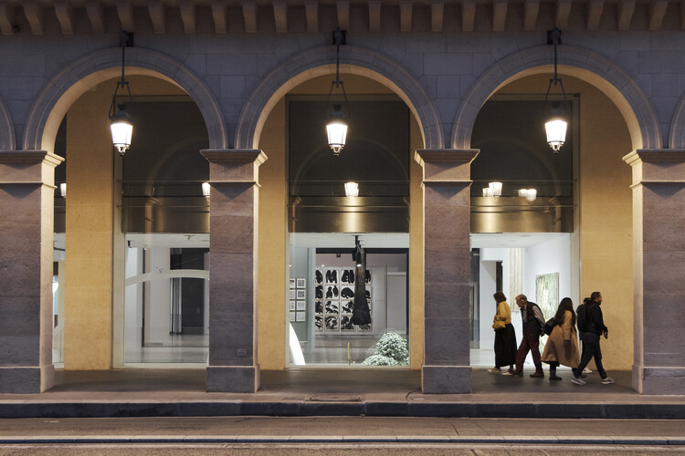 “展览的机器”，卡地亚基金会新址 / Ateliers Jean Nouvel - 室内图, 玻璃, 柱, 拱廊