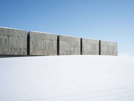 Centro de Dados de Emissão Zero Ishikari (ZED ISHIKARI) / TAISEI DESIGN Planners Architects & Engineers Centro de Dados de Emissão Zero Ishikari (ZED ISHIKARI) / TAISEI DESIGN Planners Architects & Engineers - Fotografia de Exterior, Concreto