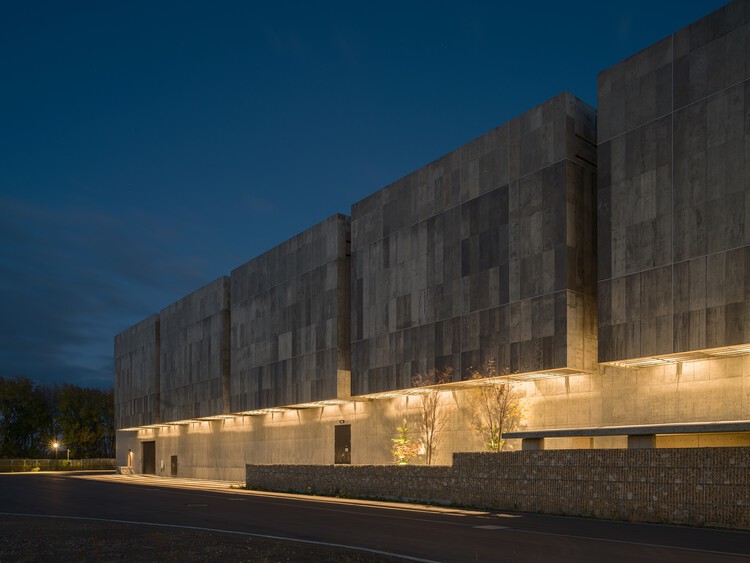 Centro de Dados de Emissão Zero Ishikari (ZED ISHIKARI) / TAISEI DESIGN Planners Architects & Engineers - Fotografia de Exterior, Concreto