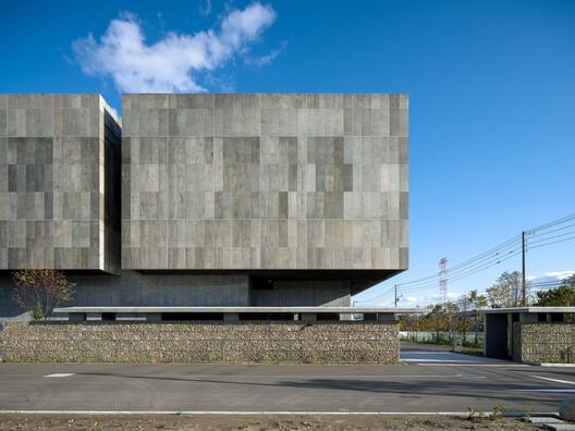 Centro de Dados de Emissão Zero Ishikari (ZED ISHIKARI) / TAISEI DESIGN Planners Architects & Engineers Centro de Dados de Emissão Zero Ishikari (ZED ISHIKARI) / TAISEI DESIGN Planners Architects & Engineers - Fotografia de Exterior, Concreto