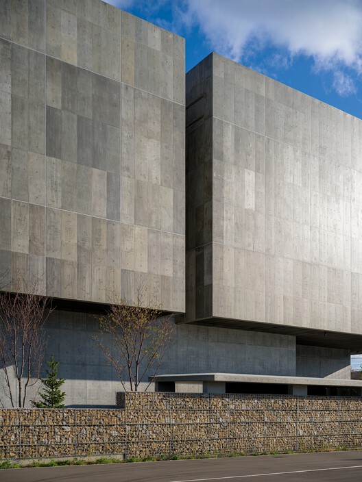 Centro de Dados de Emissão Zero Ishikari (ZED ISHIKARI) / TAISEI DESIGN Planners Architects & Engineers Centro de Dados de Emissão Zero Ishikari (ZED ISHIKARI) / TAISEI DESIGN Planners Architects & Engineers - Fotografia de Exterior, Concreto