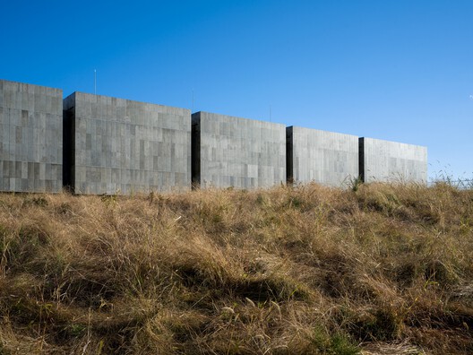 Centro de Dados de Emissão Zero Ishikari (ZED ISHIKARI) / TAISEI DESIGN Planners Architects & Engineers Centro de Dados de Emissão Zero Ishikari (ZED ISHIKARI) / TAISEI DESIGN Planners Architects & Engineers - Fotografia de Exterior, Concreto