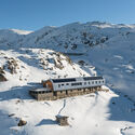 Refugio de Montaña Illa / Altura Arquitectes - Imagen 1 de 22