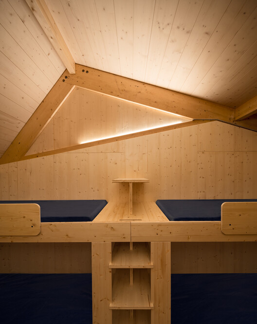 Refugio de Montaña Illa / Altura Arquitectes - Imagen 11 de 22