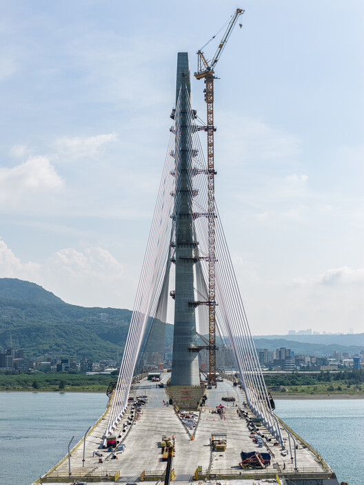 Zaha Hadid Architects’ Danjiang Bridge Nears Completion Ahead of 2026 Opening in Taipei, Taiwan - Image 9 of 17