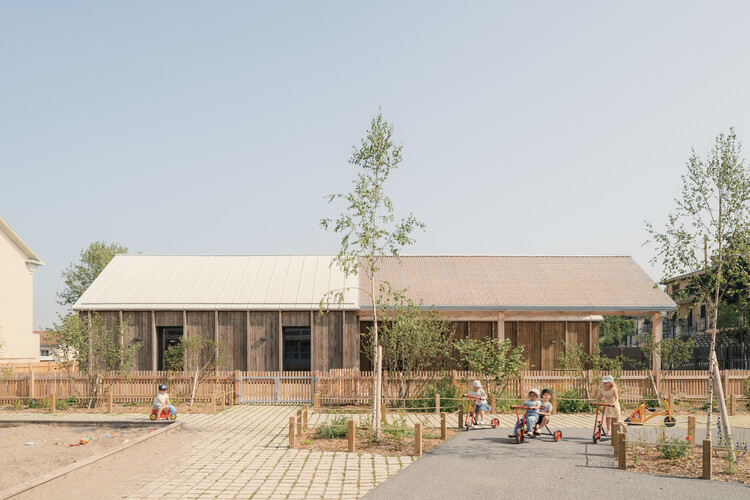 Centro recreativo del grupo escolar Jules Ferry / DEMAIN - fotografía exterior, madera