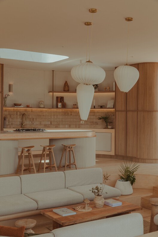 Casa Covva / Bon Studio - Fotografía interior, Cocina, Madera, Iluminación, Mesas, Sillas