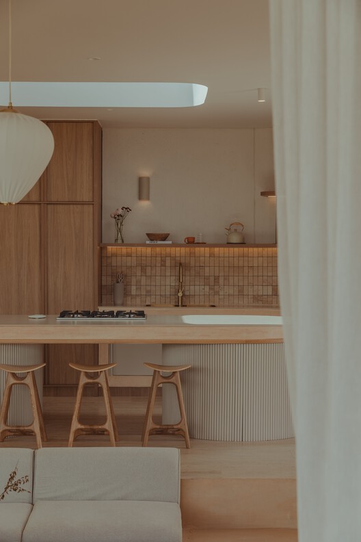Casa Covva / Bon Studio - Fotografía interior, Cocina, Madera, Iluminación, Sillas
