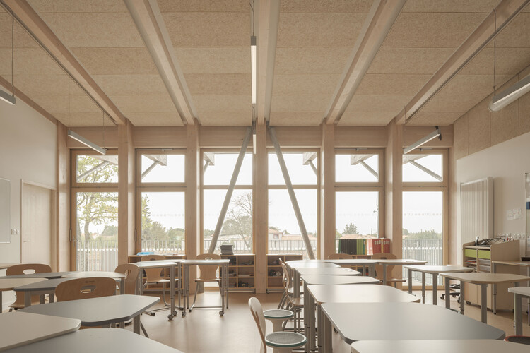 Escuela Julio Verne / Barré Lambot Architectes - fotografía de interiores, restaurante, madera