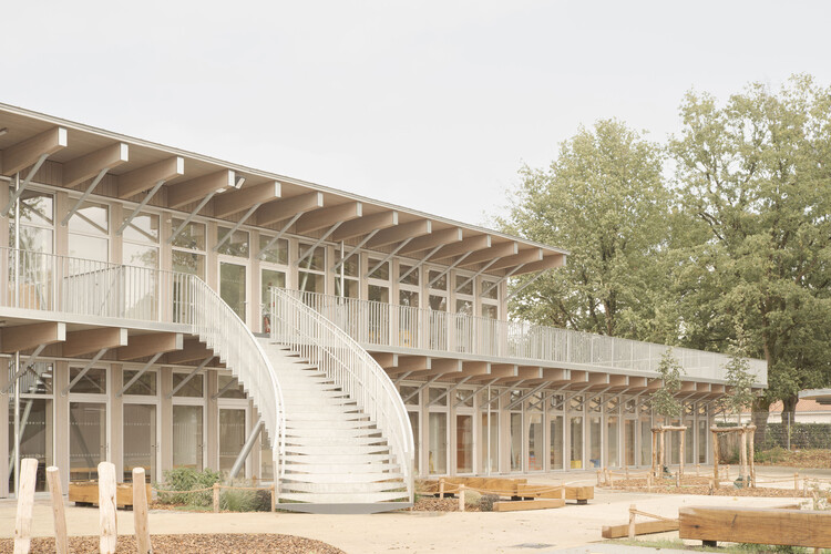 Escuela Julio Verne / Barré Lambot Architectes - Imagen 2 de 30