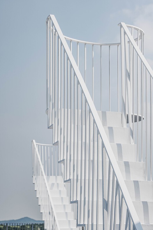 AS ABOVE SO BELOW，可探索的屋顶楼梯 - 17 的图像 25