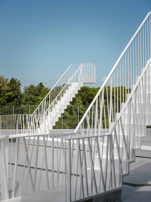 AS ABOVE SO BELOW，可探索的屋顶楼梯 - 8 的图像 25